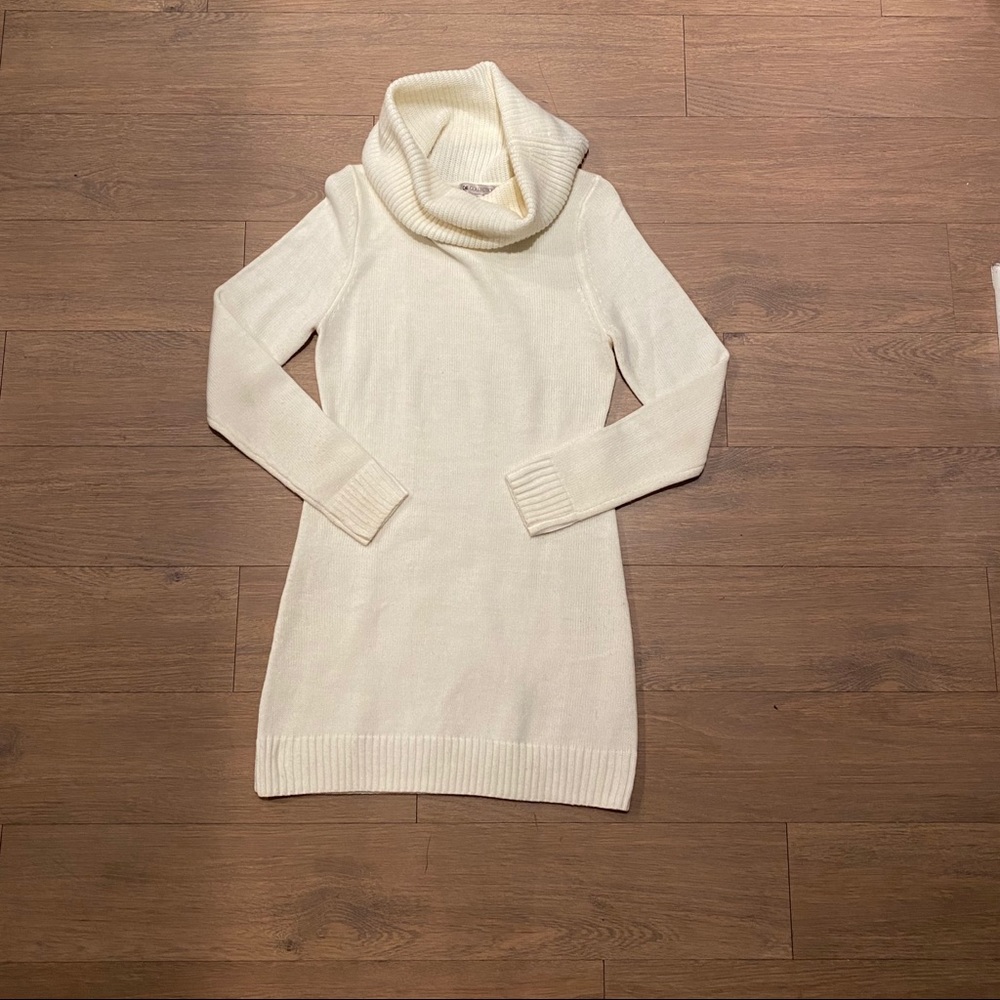 Stunning NWOT Cream Colored Sweater!!🎉🛍